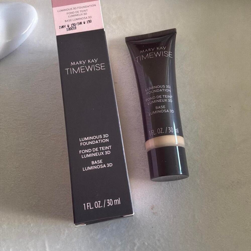 Mary Kay TimeWise Luminous 3D Foundation in shade Ivory W150